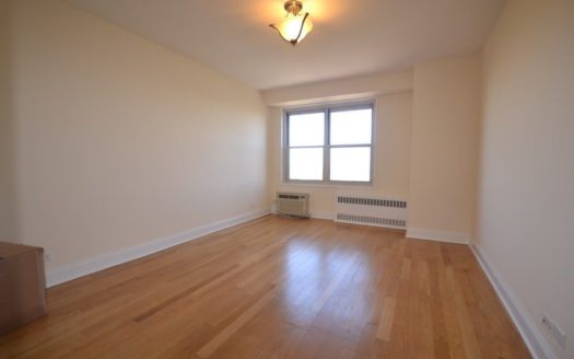 Renovated 1 bed in luxury